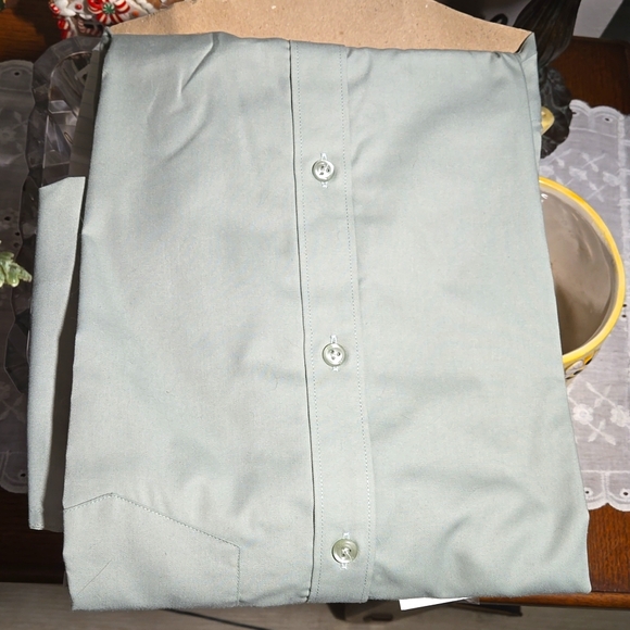 Cats Eye men's long sleeve button down dress shirt.  Size 16. NWT - Picture 3 of 3